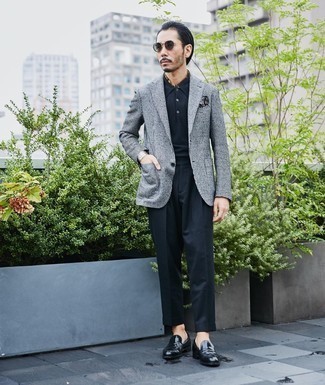 Come indossare e abbinare un blazer con mocassini eleganti: Coniuga un blazer con pantaloni eleganti neri per un look elegante e alla moda. Mocassini eleganti sono una gradevolissima scelta per completare il look.