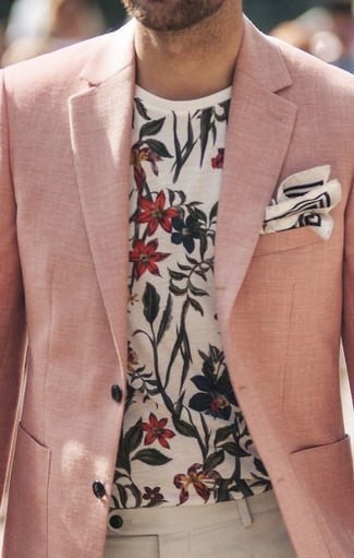 Come indossare e abbinare un fazzoletto da taschino stampato bianco e blu scuro: Prova ad abbinare un blazer di lino rosa con un fazzoletto da taschino stampato bianco e blu scuro per un outfit rilassato ma alla moda.