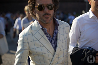 Look alla moda per uomo: Blazer scozzese bianco, Camicia a maniche lunghe a quadretti blu scuro e bianca