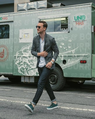 Come indossare e abbinare sneakers basse verde scuro per un uomo di 30 anni: Prova a combinare un blazer grigio scuro con jeans aderenti neri per vestirti casual. Sneakers basse verde scuro sono una valida scelta per completare il look.