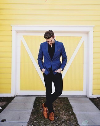 Quale jeans indossare con scarpe brogue marroni per un uomo di 30 anni: Abbina un blazer blu con jeans per essere elegante ma non troppo formale. Scegli un paio di scarpe brogue marroni per un tocco virile.