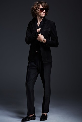 Quale mocassini eleganti indossare con un blazer nero e bianco: Abbina un blazer nero e bianco con pantaloni eleganti neri per un look elegante e di classe. Mocassini eleganti sono una valida scelta per completare il look.