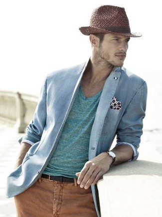 Come indossare e abbinare un blazer di cotone in modo smart-casual: Mostra il tuo stile in un blazer di cotone azzurro con chino terracotta per un look da sfoggiare sul lavoro.