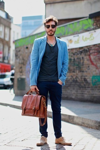 Quale scarpe oxford indossare con jeans blu: Indossa un blazer acqua e jeans blu se cerchi uno stile ordinato e alla moda. Scarpe oxford doneranno eleganza a un look altrimenti semplice.