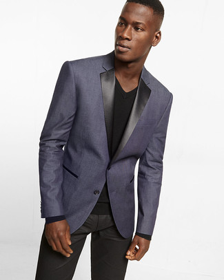 Come indossare e abbinare un blazer viola in modo casual: Mostra il tuo stile in un blazer viola con jeans in pelle neri per essere elegante ma non troppo formale.