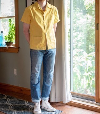 Quale jeans indossare con una camicia a maniche corte lime: Combina una camicia a maniche corte lime con jeans per un look raffinato per il tempo libero. Per un look più rilassato, scegli un paio di sneakers alte di tela bianche.