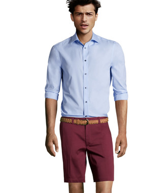 Come indossare e abbinare una cintura tessuta beige: Per un outfit della massima comodità, scegli una camicia a maniche lunghe azzurra e una cintura tessuta beige.