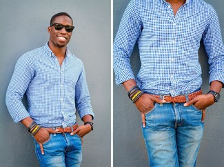 Come indossare e abbinare una cintura in pelle terracotta in modo casual: Potresti abbinare una camicia a maniche lunghe a quadretti blu con una cintura in pelle terracotta per un look comfy-casual.