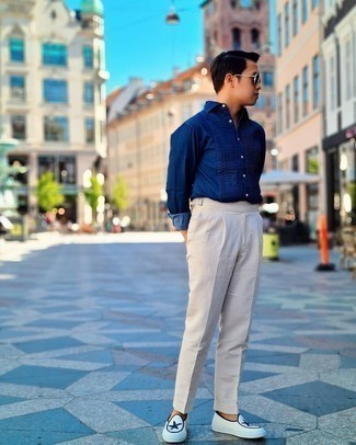 bottleneck Consignment Night spot Come indossare e abbinare mocassini eleganti bianchi per un uomo di 20 anni  in estate 2023 in modo formale (2 outfit) | Lookastic