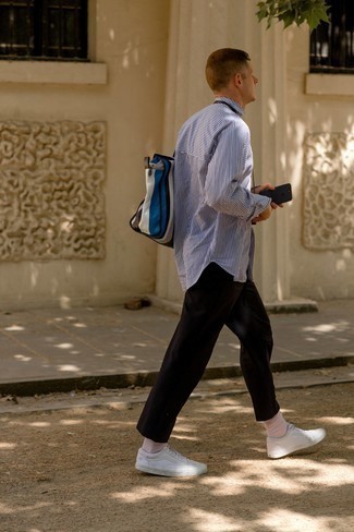 Camicia a maniche lunghe a righe verticali bianca e blu scuro di Dries Van Noten