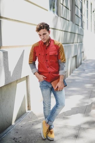 Camicia a maniche lunghe rossa di Adam Jones