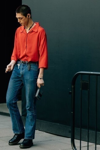 Quale stivali casual indossare con jeans blu per un uomo di 20 anni: Potresti combinare una camicia a maniche lunghe rossa con jeans blu per un fantastico look da sfoggiare nel weekend. Sfodera il gusto per le calzature di lusso e calza un paio di stivali casual.