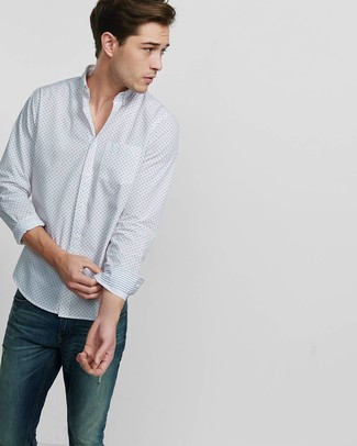 Quale jeans indossare con una camicia a maniche lunghe bianca e blu per un uomo di 30 anni in estate 2024 in modo casual: Abbina una camicia a maniche lunghe bianca e blu con jeans per vestirti casual. Ecco una buona scelta per creare uno splendido look estivo.