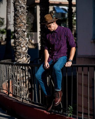 Come indossare e abbinare una camicia viola chiaro per un uomo di 20 anni quando fa caldo: Punta su una camicia viola chiaro e jeans blu per affrontare con facilità la tua giornata. Sfodera il gusto per le calzature di lusso e prova con un paio di stivali casual in pelle marroni.