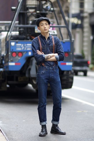 Quale jeans indossare con una camicia di jeans blu in modo smart-casual: Scegli un outfit composto da una camicia di jeans blu e jeans per affrontare con facilità la tua giornata. Un bel paio di stivaletti brogue in pelle neri è un modo semplice di impreziosire il tuo look.
