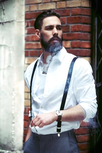 Come indossare e abbinare bretelle neri con una camicia elegante bianca per un uomo di 30 anni: Metti una camicia elegante bianca e bretelle neri per un look perfetto per il weekend.