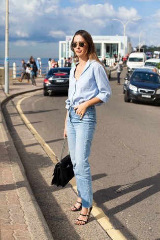 Trend da donna 2024 in estate 2024 in modo formale: Potresti abbinare una camicia elegante azzurra con jeans azzurri per un look raffinato. Sandali con tacco in pelle neri sono una buona scelta per completare il look. Ecco una eccellente scelta per creare uno splendido look estivo.