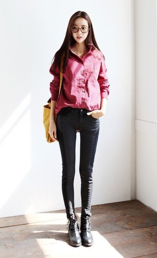 Come indossare e abbinare una borsa shopping lime: Potresti abbinare una camicia elegante rossa con una borsa shopping lime per essere casual. Stivaletti in pelle neri sono una valida scelta per completare il look.