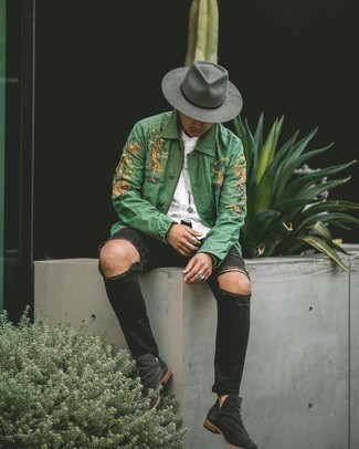 Come indossare e abbinare jeans neri per un uomo di 20 anni in primavera 2025: Coniuga una camicia giacca stampata verde con jeans neri per un'atmosfera casual-cool. Stivali chelsea in pelle scamosciata neri daranno lucentezza a un look discreto. Una eccellente idea per per vestirsi alla moda durante la stagione transitoria!