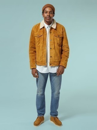 Quale jeans indossare con chukka marroni in primavera 2025 in modo casual: Abbina una camicia giacca in pelle scamosciata terracotta con jeans per vestirti casual. Chukka marroni sono una interessante scelta per completare il look. Una fantastica scelta per essere cool e trendy anche durante la stagione primaverile.