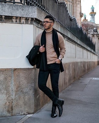 Quale jeans aderenti indossare con una camicia giacca nera: Potresti abbinare una camicia giacca nera con jeans aderenti per un look semplice, da indossare ogni giorno. Sfodera il gusto per le calzature di lusso e scegli un paio di stivali chelsea in pelle neri come calzature.