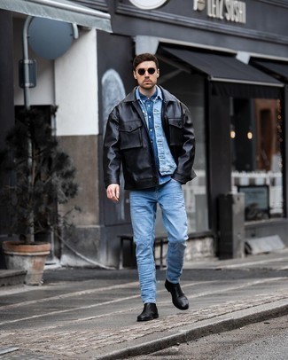 Quale jeans indossare con una giacca di jeans azzurra in autunno 2024: Indossa una giacca di jeans azzurra con jeans per un look raffinato per il tempo libero. Stivali chelsea in pelle neri impreziosiranno all'istante anche il look più trasandato. Un look magnifico per essere più cool e alla moda anche durante la stagione autunnale.
