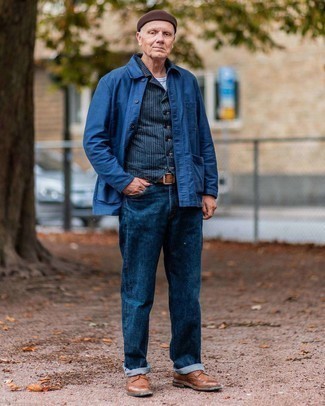 Look alla moda per uomo: Camicia giacca blu scuro, Gilet a righe verticali blu scuro, T-shirt girocollo bianca, Jeans blu scuro