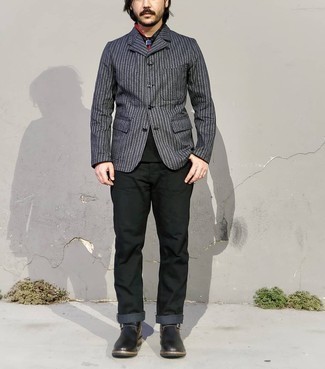 Look alla moda per uomo: Camicia giacca a righe verticali grigia, Jeans neri, Stivali chelsea in pelle neri, Bandana multicolore