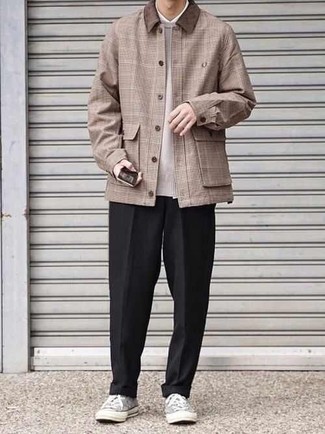 Come indossare e abbinare una camicia giacca scozzese beige: Potresti combinare una camicia giacca scozzese beige con chino neri per un look semplice, da indossare ogni giorno. Opta per un paio di sneakers basse di tela grigie per avere un aspetto più rilassato.