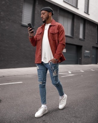 Come indossare e abbinare jeans aderenti con sneakers basse per un uomo di 20 anni: Scegli una camicia giacca di velluto a coste rossa e jeans aderenti per un'atmosfera casual-cool. Un paio di sneakers basse si abbina alla perfezione a una grande varietà di outfit.