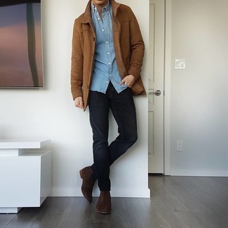 Quale jeans indossare con stivali chelsea marrone scuro: Prova ad abbinare una camicia giacca marrone con jeans per un look semplice, da indossare ogni giorno. Opta per un paio di stivali chelsea marrone scuro per mettere in mostra il tuo gusto per le scarpe di alta moda.