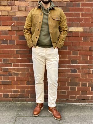 Come indossare e abbinare chukka con una camicia giacca: Metti una camicia giacca e jeans bianchi per un look trendy e alla mano. Un paio di chukka si abbina alla perfezione a una grande varietà di outfit.