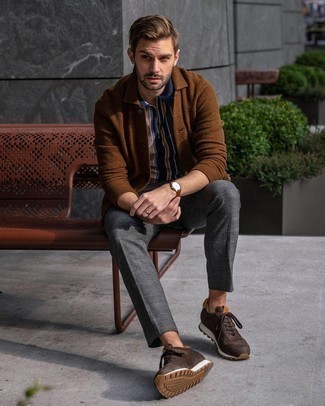 Come indossare e abbinare un salvapiede: Combina una camicia giacca di lana marrone con un salvapiede per un look comfy-casual. Scarpe sportive marrone scuro sono una interessante scelta per completare il look.