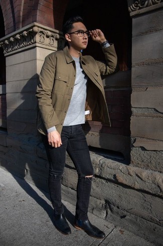 Quale jeans indossare con una camicia giacca marrone chiaro in modo casual: Abbina una camicia giacca marrone chiaro con jeans per un look raffinato per il tempo libero. Sfodera il gusto per le calzature di lusso e mettiti un paio di stivali chelsea in pelle neri.