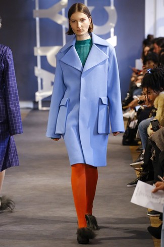 https://cdn.lookastic.it/looks/cappotto-azzurro-maglione-girocollo-foglia-di-t%C3%A8-collant-arancione-large-27762.jpg