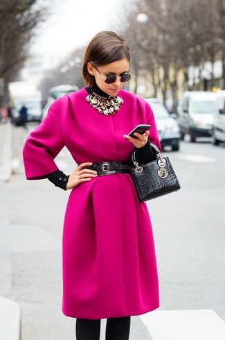 Quale leggings indossare con un cappotto rosa: Prova ad abbinare un cappotto rosa con leggings per un pranzo domenicale con gli amici.