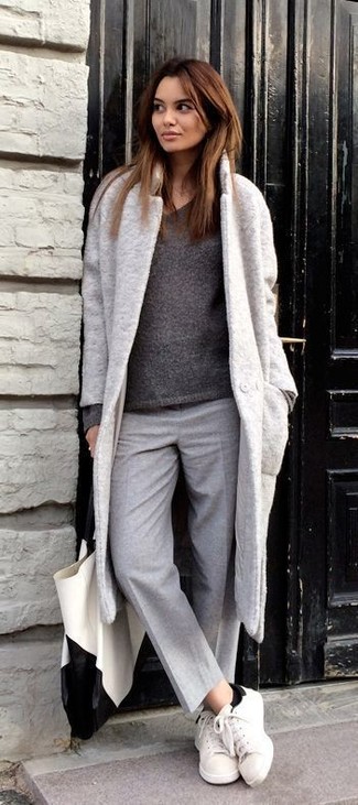 Pantaloni eleganti di lana grigi di Prada