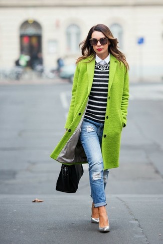 Come indossare e abbinare una borsa shopping nera in modo casual: Indossa un cappotto verde con una borsa shopping nera per un look comfy-casual. Décolleté in pelle argento sono una valida scelta per completare il look.