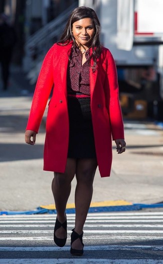 Quale minigonna indossare con décolleté neri per una donna di 30 anni in autunno 2024: Mostra il tuo stile in un cappotto rosso con una minigonna per un look semplice, da indossare ogni giorno. Questo outfit si abbina perfettamente a un paio di décolleté neri. Con questo outfit autunnale non puoi sbagliare, garantito.