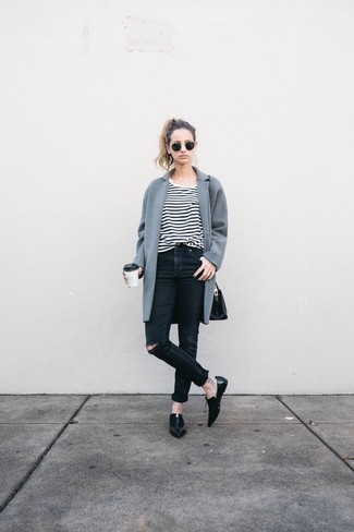 Come indossare e abbinare jeans aderenti neri con un cappotto grigio: Punta su un cappotto grigio e jeans aderenti neri per un look spensierato e alla moda. Perfeziona questo look con un paio di mocassini eleganti in pelle neri.