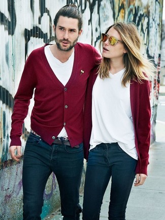 Quale jeans indossare con un cardigan rosso quando fa caldo: Mostra il tuo stile in un cardigan rosso con jeans per un look raffinato.
