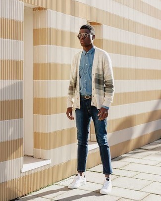 Come indossare e abbinare un cardigan in modo casual: Potresti indossare un cardigan e jeans blu scuro per affrontare con facilità la tua giornata. Per distinguerti dagli altri, indossa un paio di sneakers basse di tela bianche.