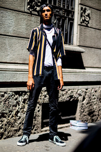Camicia a maniche corte a righe verticali nera di Han Kjobenhavn