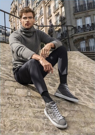 Sneakers alte in pelle grigie di Alexander McQueen