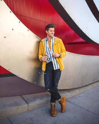 Quale stivali casual indossare con una giacca a vento gialla: Abbina una giacca a vento gialla con jeans strappati blu scuro per un look comfy-casual. Prova con un paio di stivali casual per dare un tocco classico al completo.