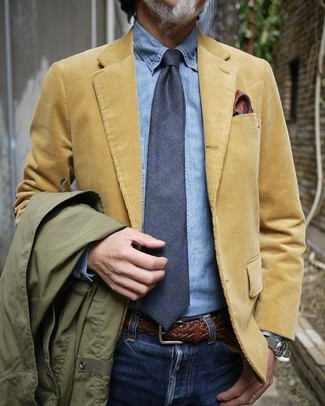 Come indossare e abbinare un blazer di velluto a coste marrone chiaro quando fa caldo: Prova ad abbinare un blazer di velluto a coste marrone chiaro con jeans blu, perfetto per il lavoro.