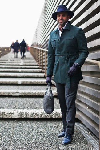 Come indossare e abbinare scarpe derby in pelle blu scuro: Abbina una giacca da campo verde scuro con pantaloni eleganti grigio scuro come un vero gentiluomo. Scarpe derby in pelle blu scuro sono una validissima scelta per completare il look.