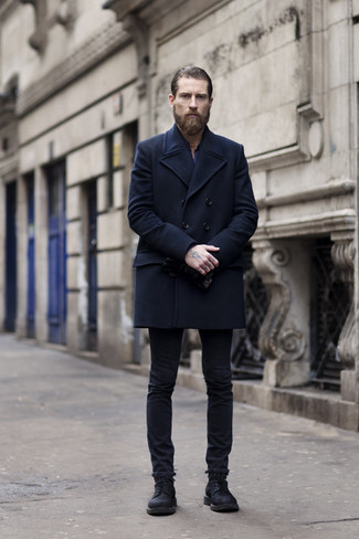 Quale stivali casual indossare con jeans neri quando fa gelo: Vestiti con una giacca da marinaio blu scuro e jeans neri se preferisci uno stile ordinato e alla moda. Stivali casual sono una eccellente scelta per completare il look.