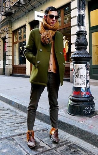 Come indossare e abbinare una giacca da marinaio verde oliva con jeans grigio scuro: Indossa una giacca da marinaio verde oliva e jeans grigio scuro per un abbigliamento elegante ma casual. Chukka in pelle bordeaux sono una gradevolissima scelta per completare il look.