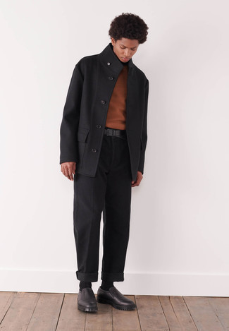 Quale giacca da marinaio indossare con chino neri: Indossa una giacca da marinaio con chino neri per creare un look smart casual. Scegli uno stile classico per le calzature e scegli un paio di mocassini eleganti in pelle neri.